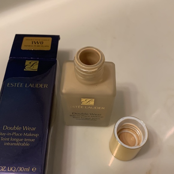 NEW NEVER USED Makeup: Estée Lauder Double Wear Foundation Color: Warm Porcelain - Picture 5 of 6
